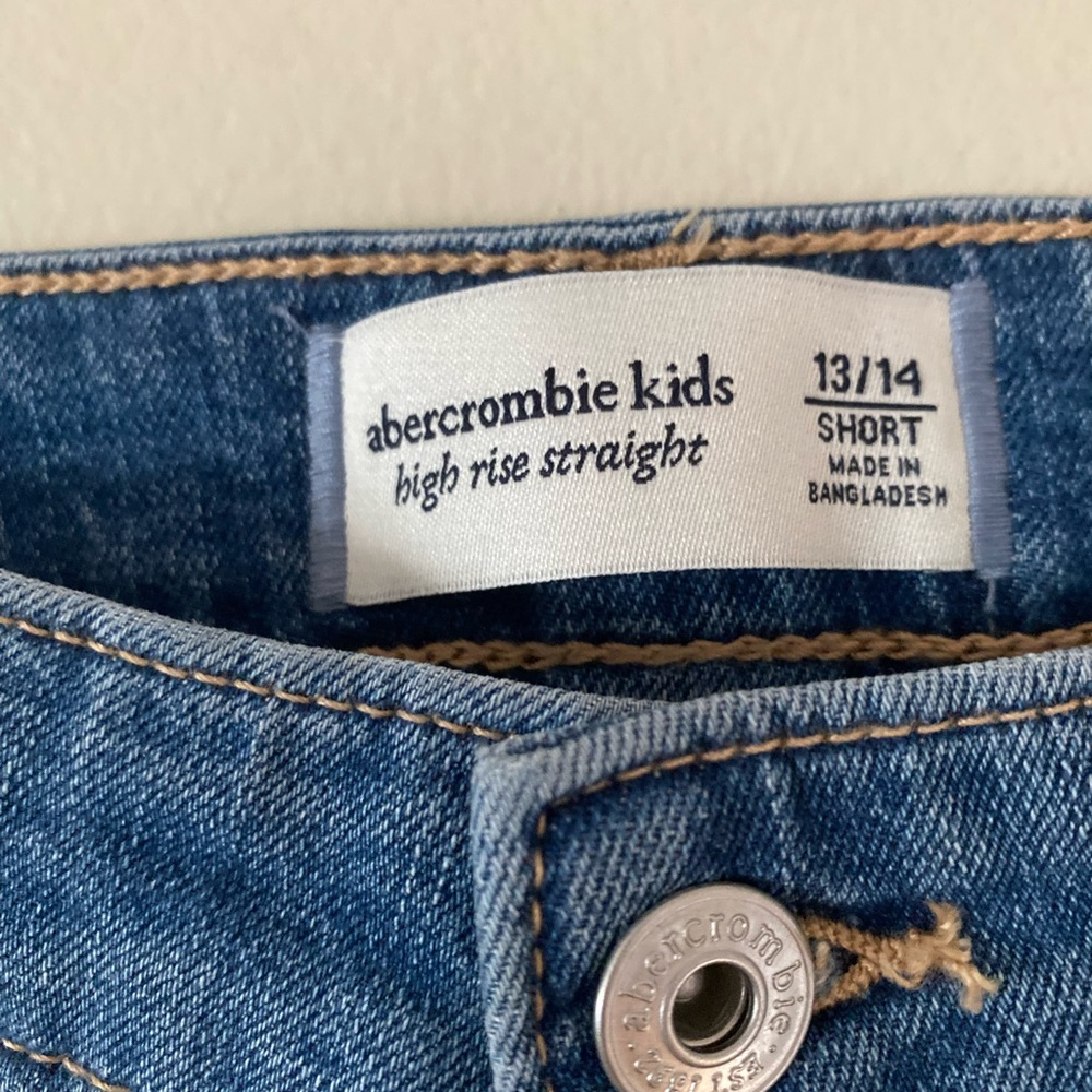 BNWT Abercrombie kids jeans size 13/14 short - Picture 2 of 5